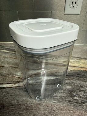 OXO 1.1 litre Pop Top Container